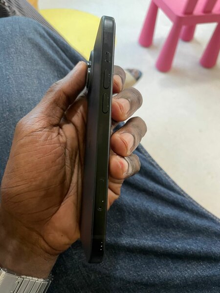 iPhone 15 noir 126 giga