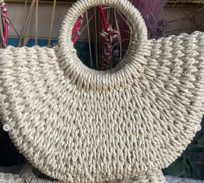 Big rattan half-moon bag