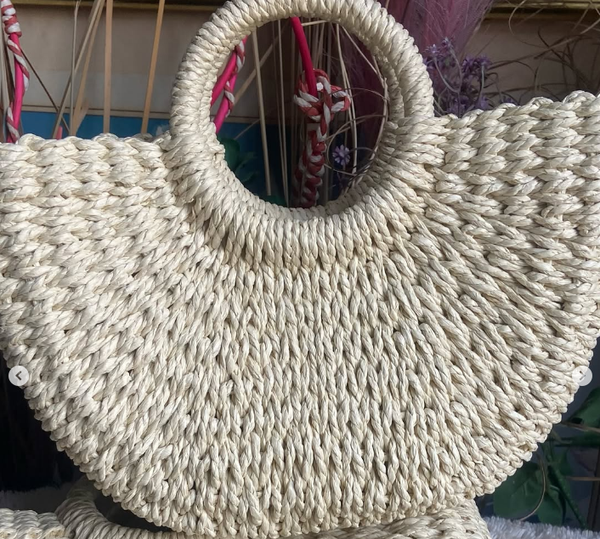 Big rattan half-moon bag