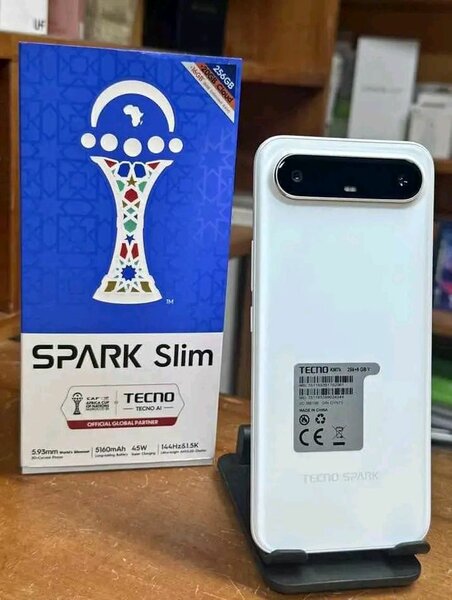 Smartphone TECNO SPARK Slim