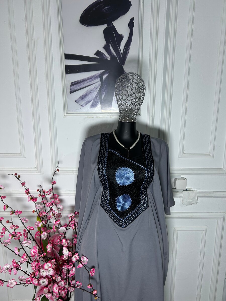 Robe élégante en gris et bleu