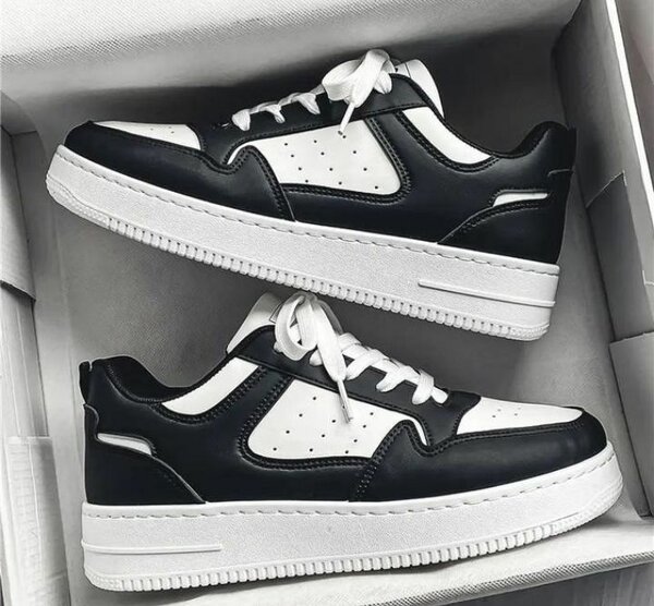 Baskets noires et blanches