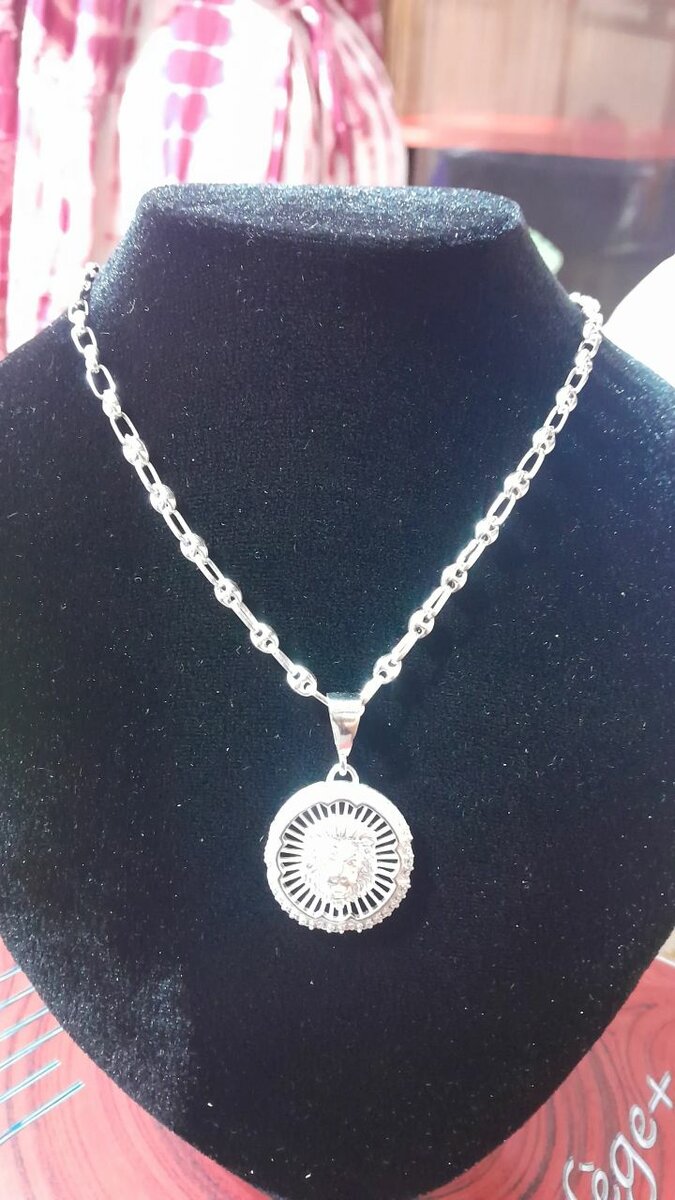 Collier élégant argenté