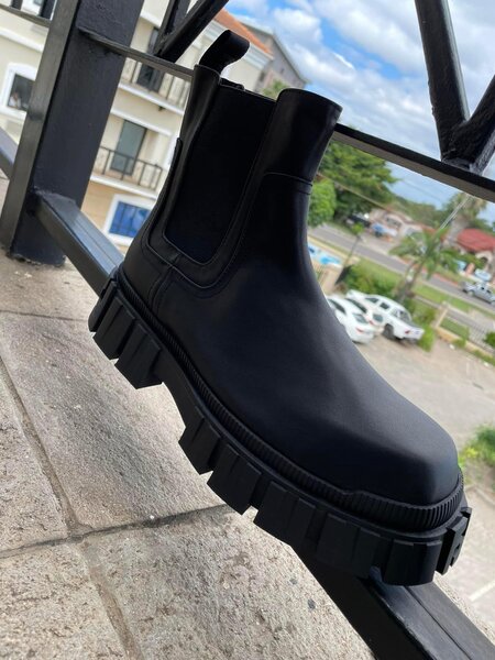 Spring-autumn Chelsea boots, genuine leather on the platform