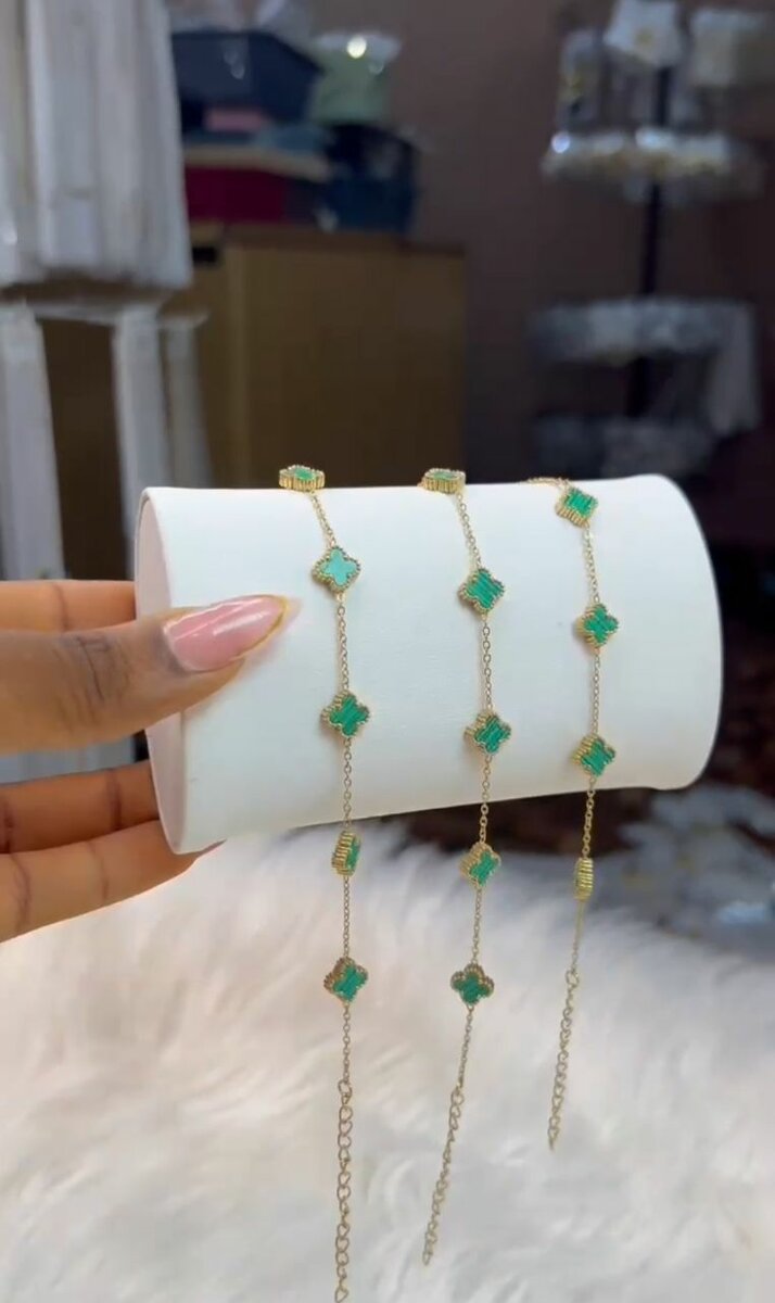 Bracelets élégants a fleurs