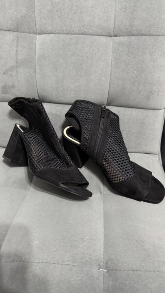 Босоножки новые. 38 размер. Stradivarius