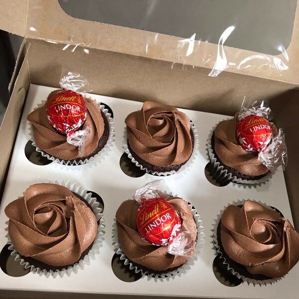 Chocolate lindor cupcakes (6)