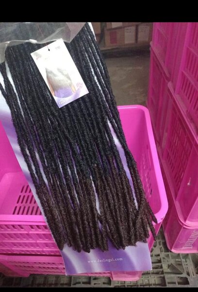 Extensions de cheveux synthétiques