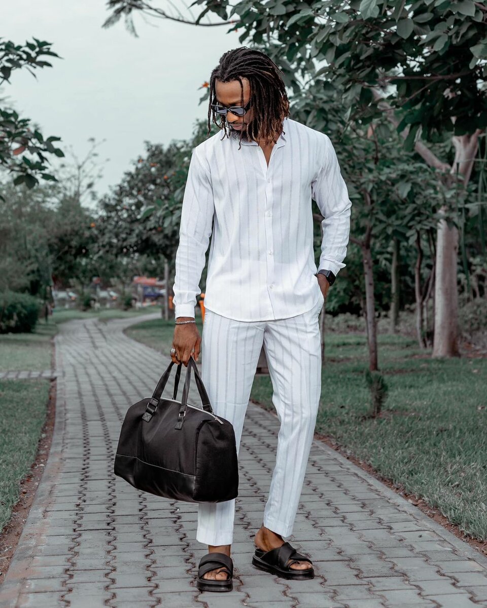 Ensemble en blanc: chemise et pantalon 100% lin