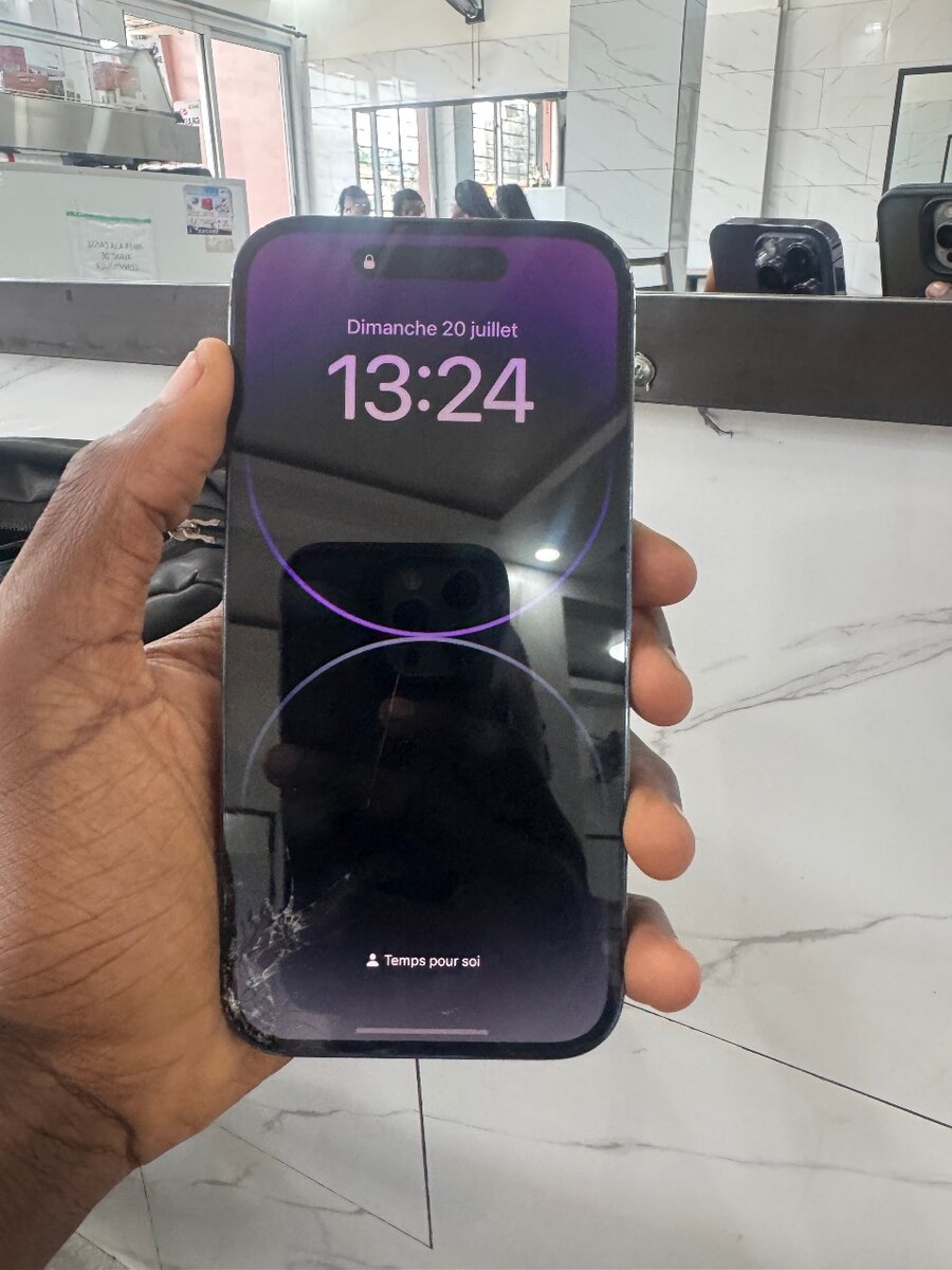 iPhone 14 pro tout est propre