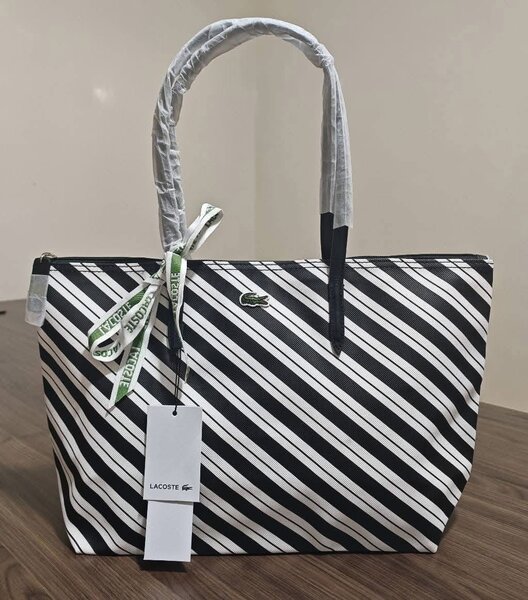 Sac fourre-tout Lacoste élégant