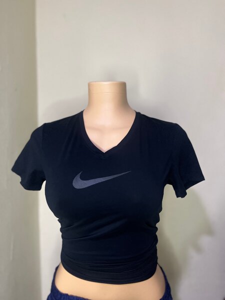 T-shirt femme noire Nike