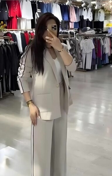 Costume élégant pour femmes