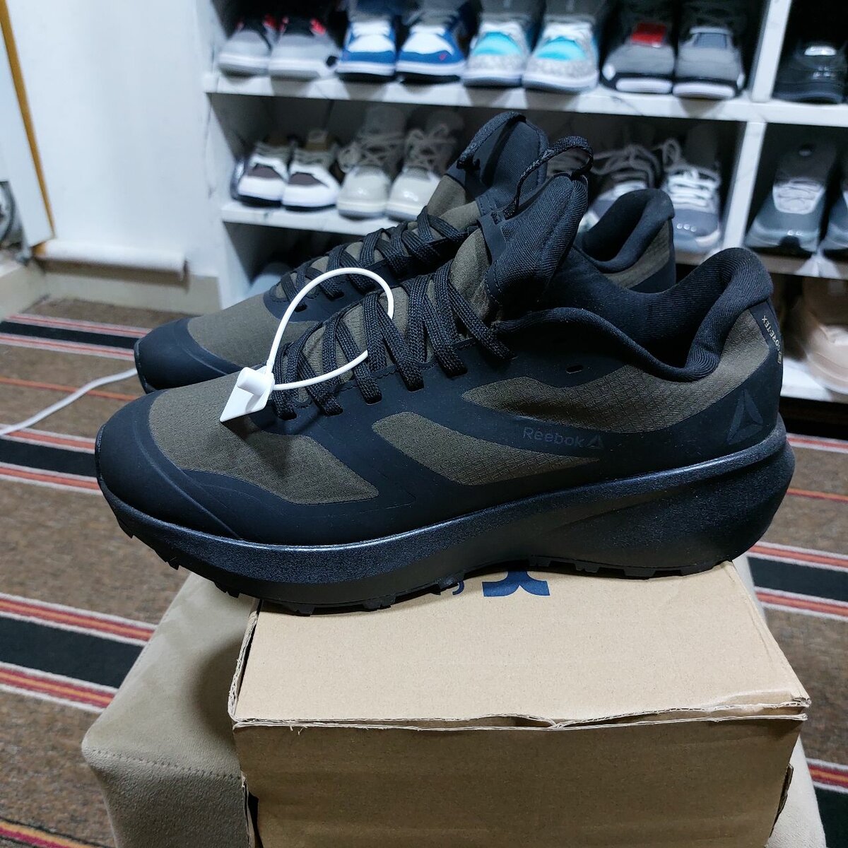 Reebok Gore-Tex Black/Brown