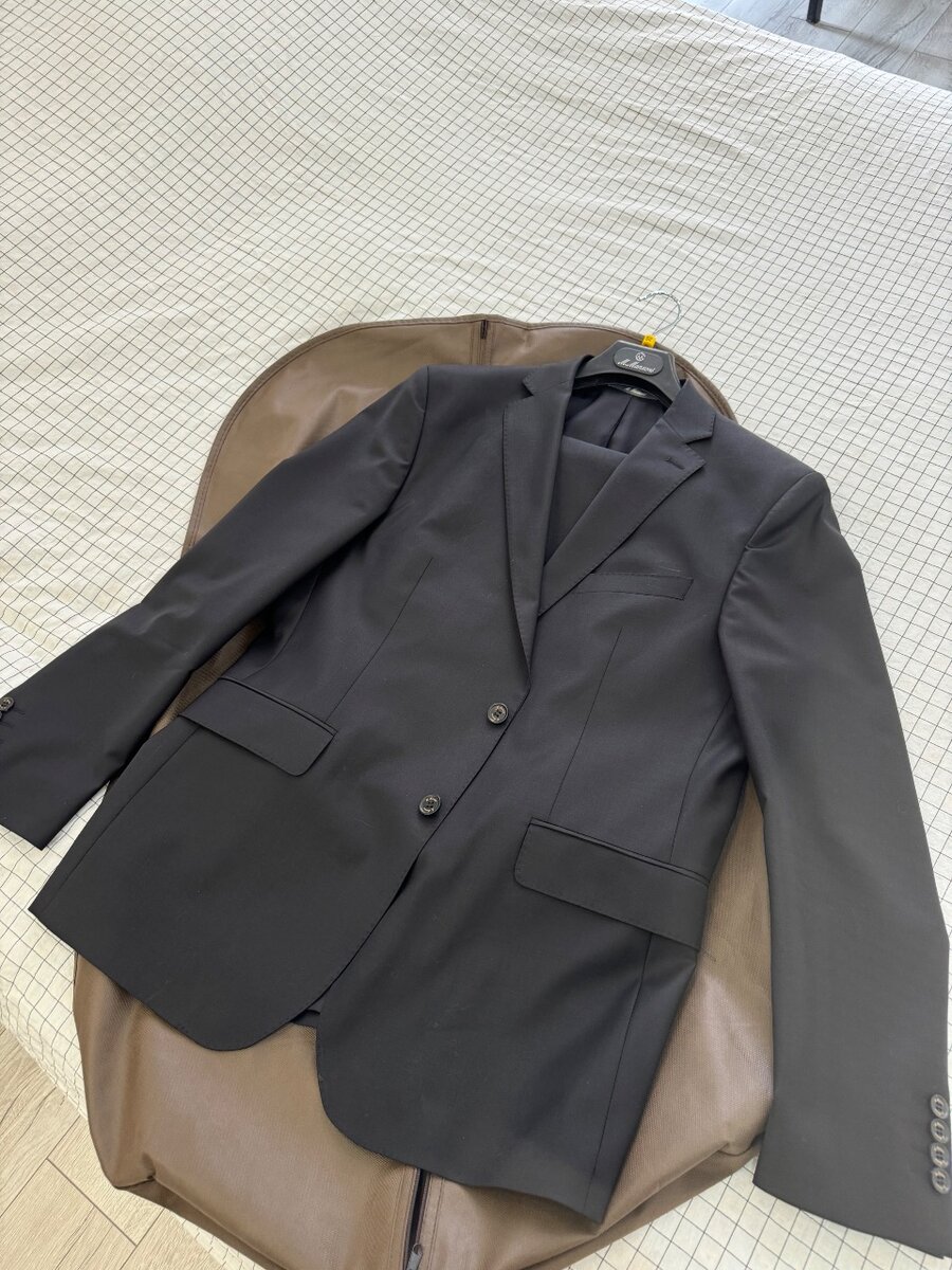 Продаю мужской костюм, брали в M.Manzoni Италия