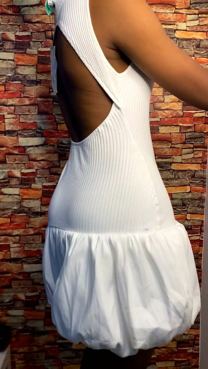 Robe blanche dos nu élégante