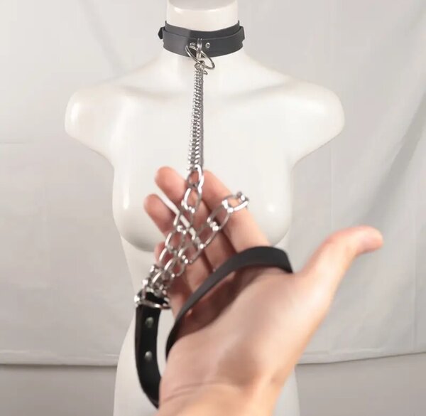 Collier BDSM en cuir élégant