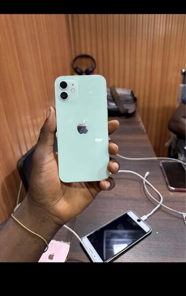 iPhone 12simple doccasion très propre