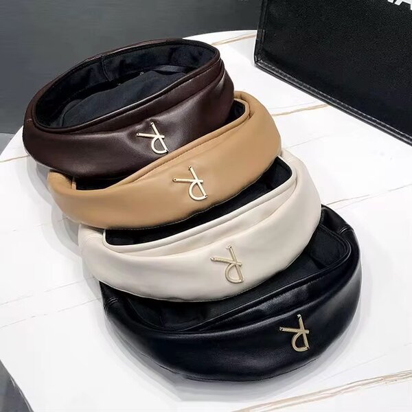 Bérets en cuir élégants