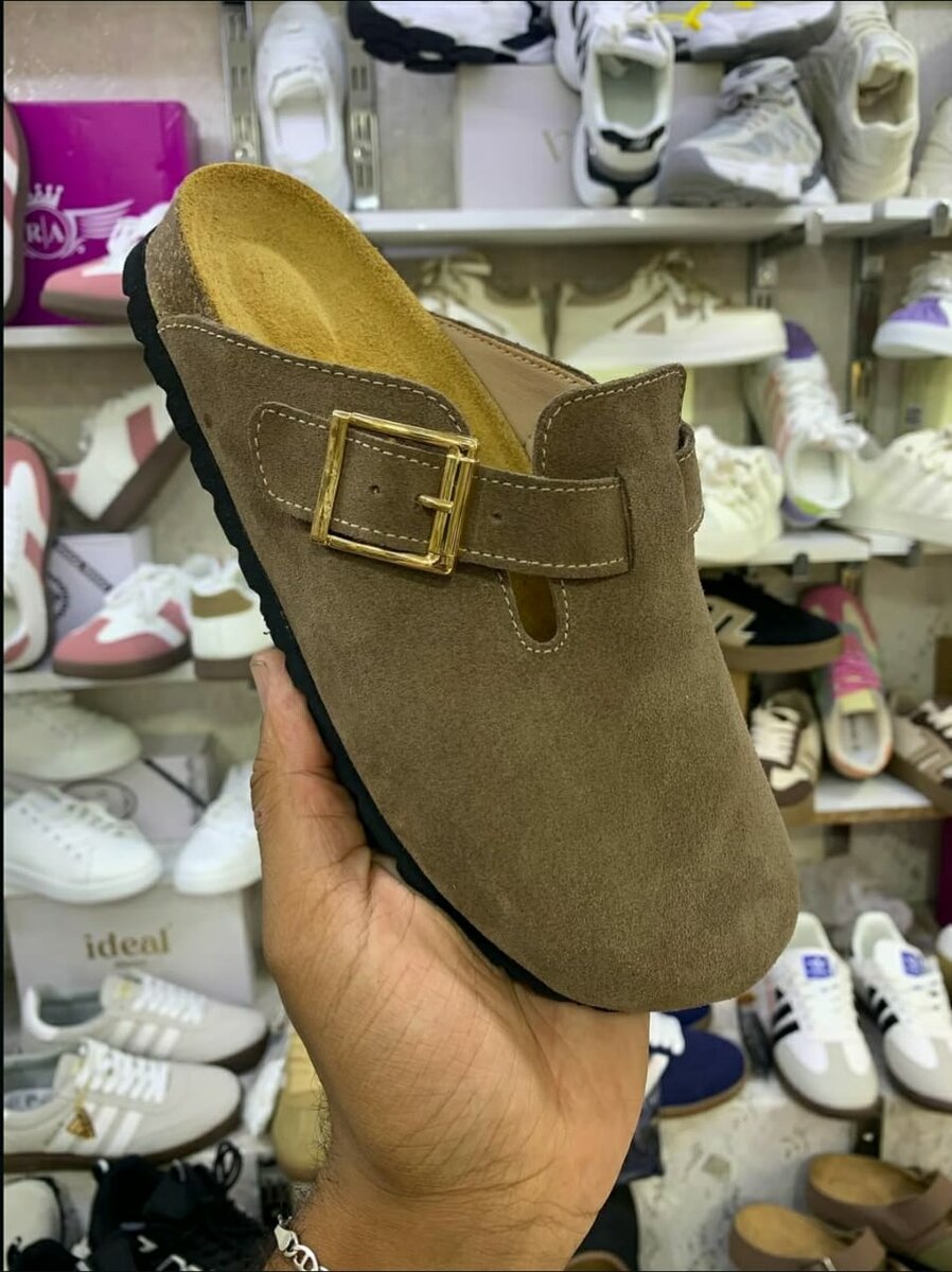 Mules en daim avec boucle