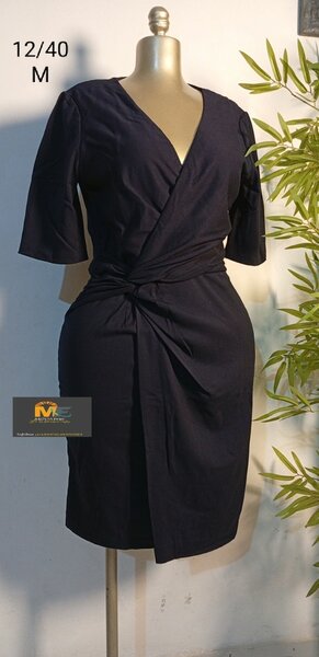 Robe Élégante Noire Cintrée