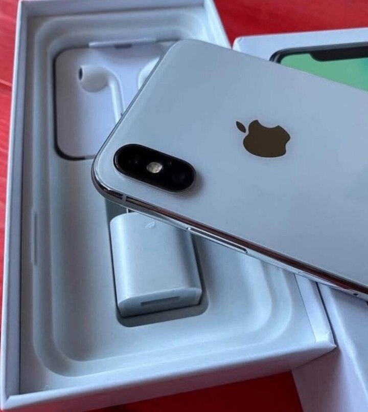 iPhone X avec accessoires