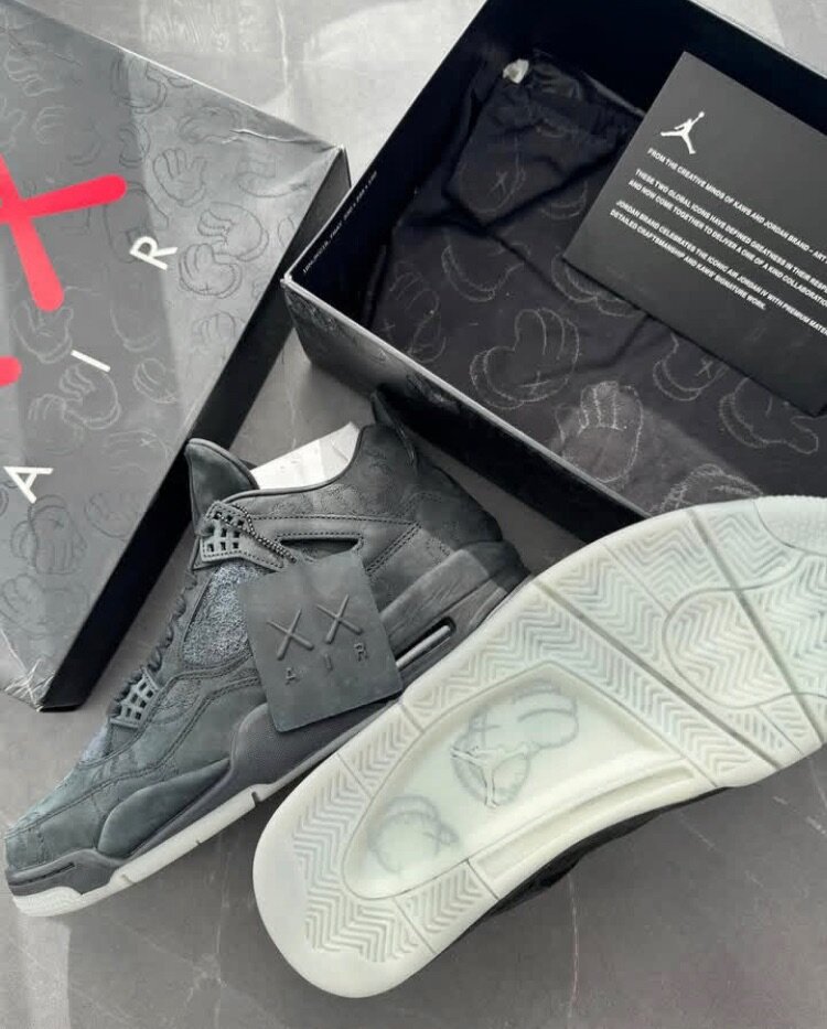 Air Jordan 4 kaws
