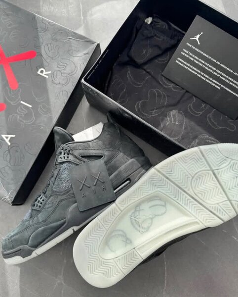 Air Jordan 4 kaws