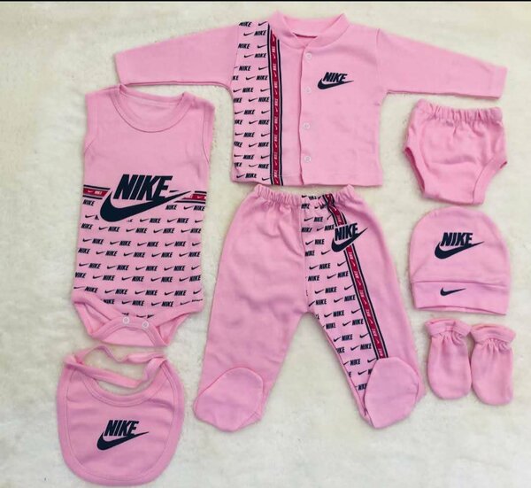 Ensemble bébé Nike doux et stylé