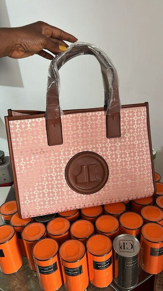 Sac à main en cuir rose