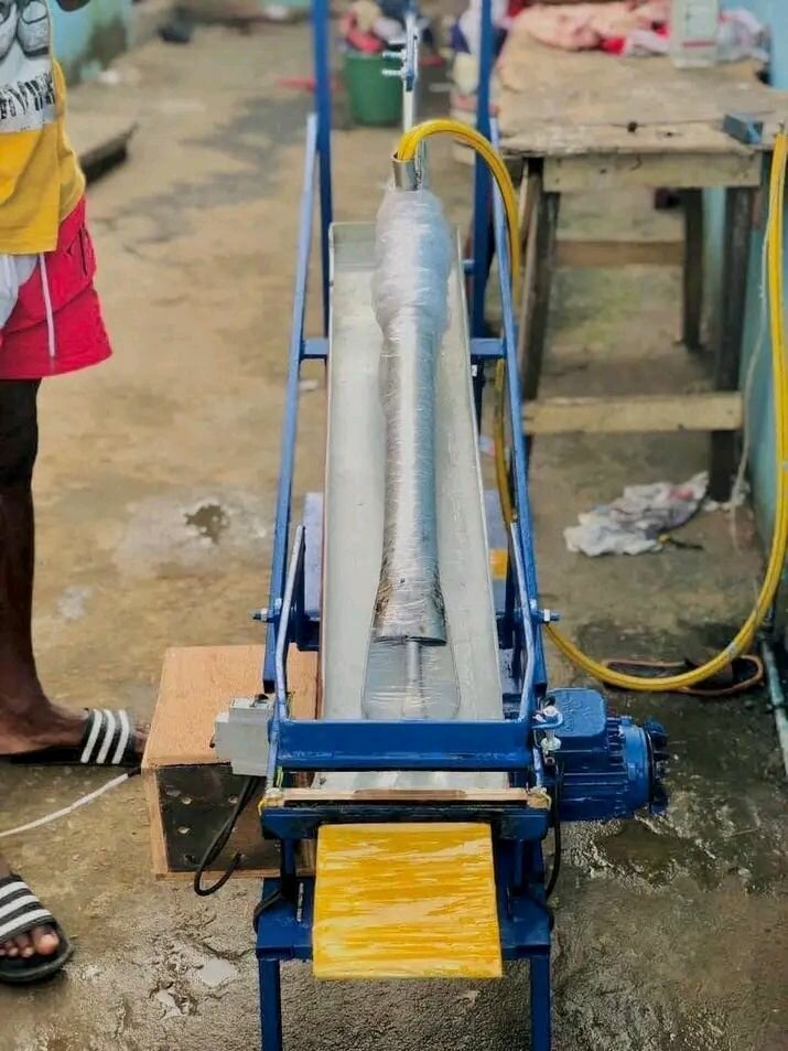 Machine à emballer sous film rétractable