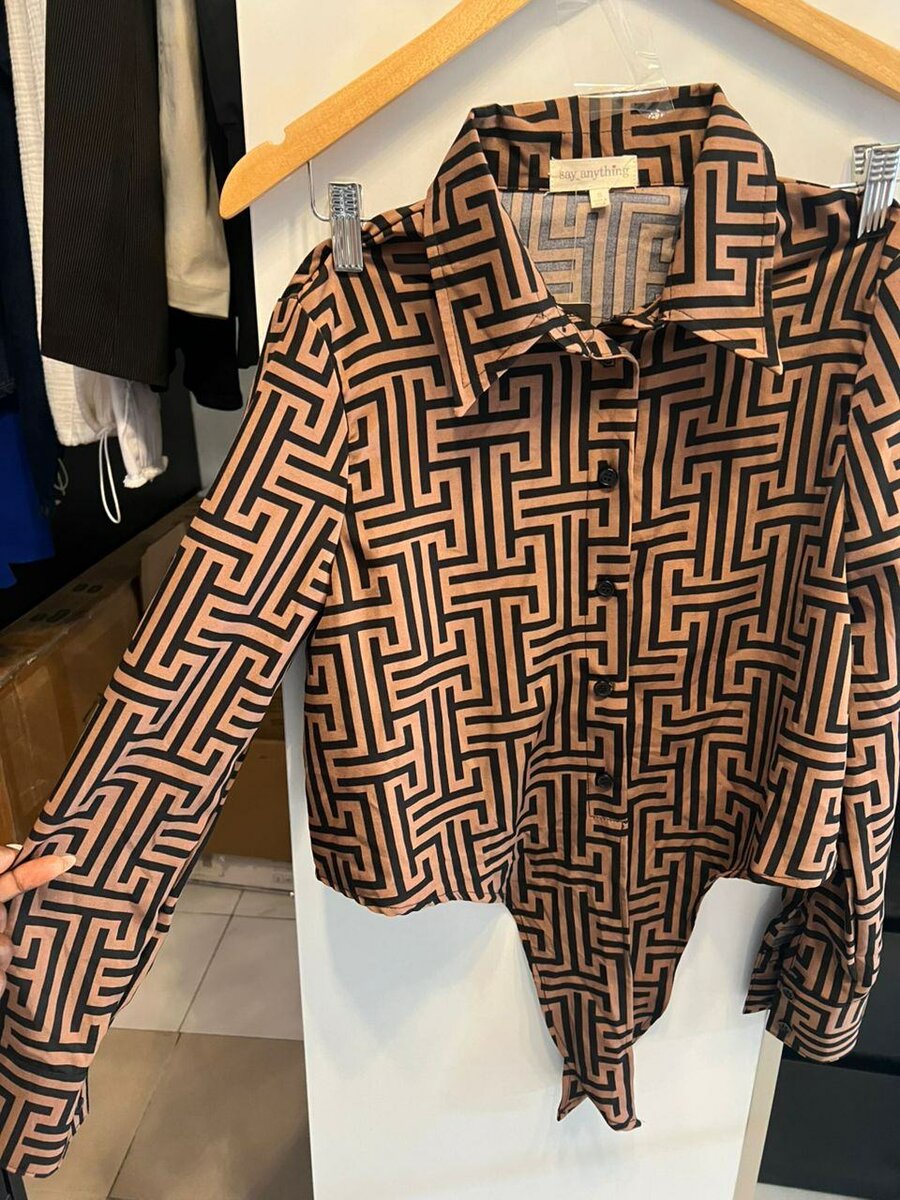 Chemise géométrique élégante