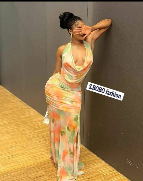 Robe longue élégante avec imprimés