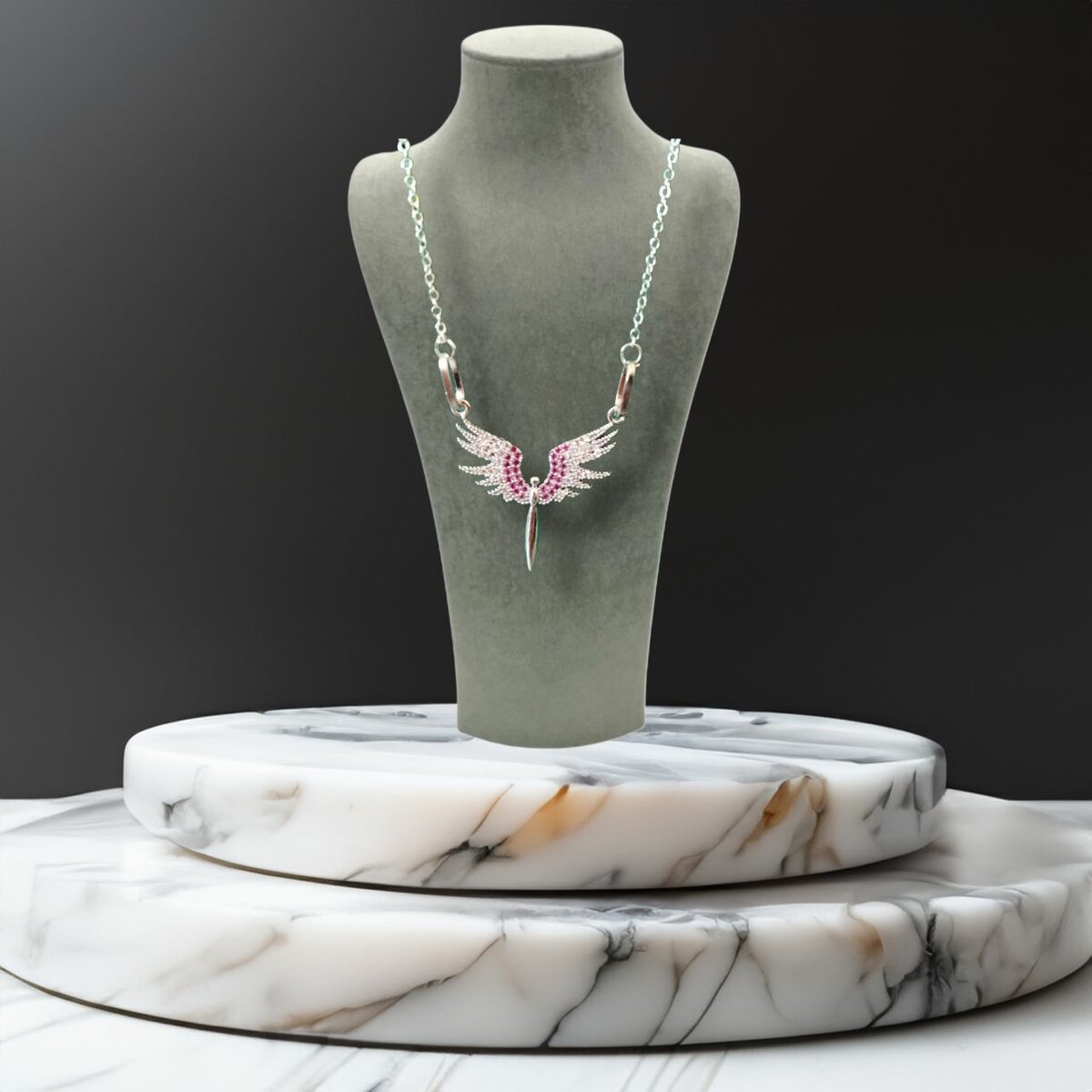 Ожерелье из бижутерии