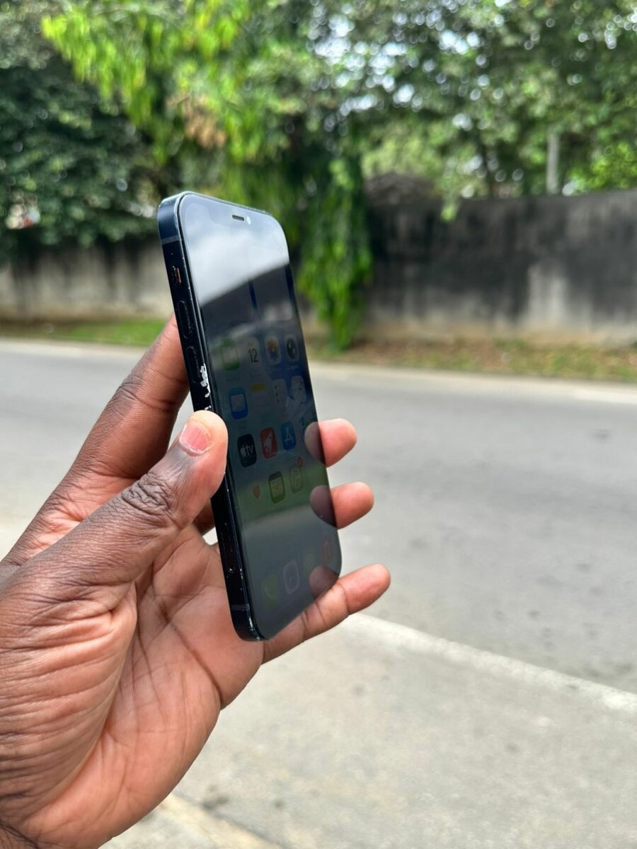 iPhone Noir avec Double Caméra