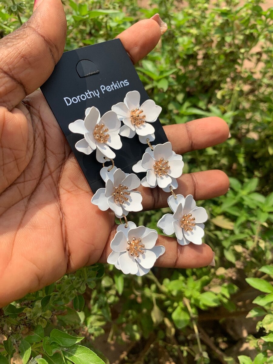 Floral earring (red, white,black)