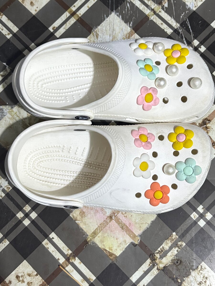 Sabots blancs avec fleurs