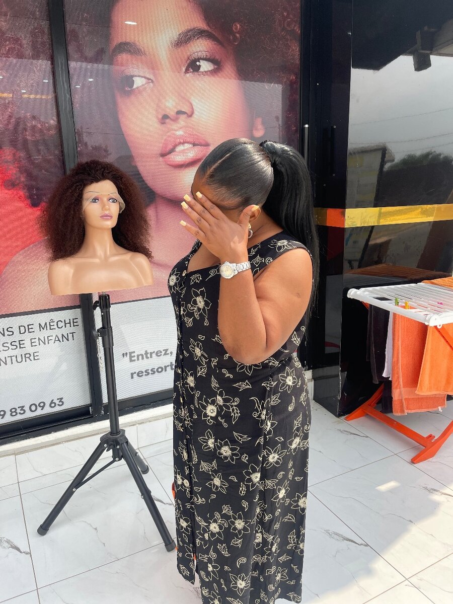 Perruque lisse en cheveux synthétiques