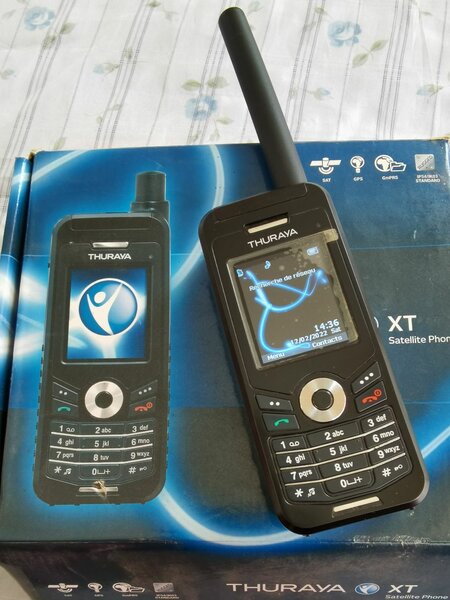 Téléphone Satellite Thuraya XT