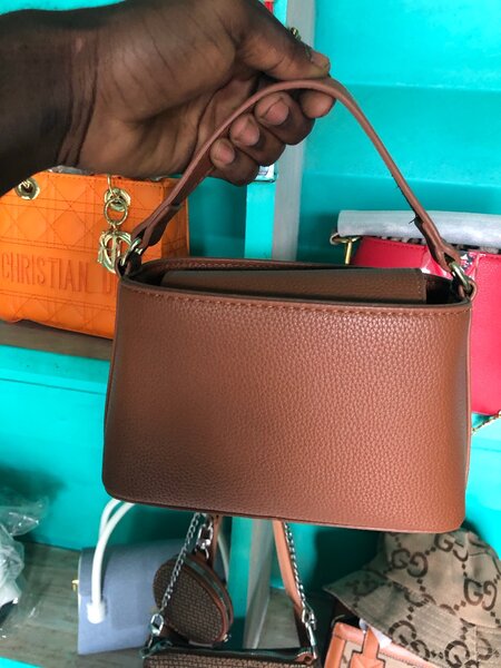 Mini sac à main en cuir marron