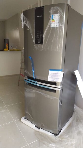 Réfrigérateur moderne inox