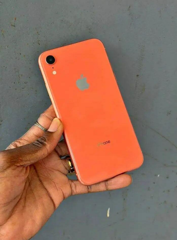 iPhone XR Corail 64Go Débloqué