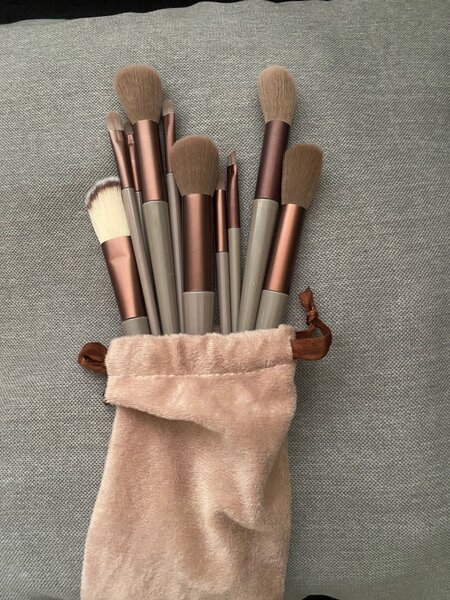 Make-up brushes
