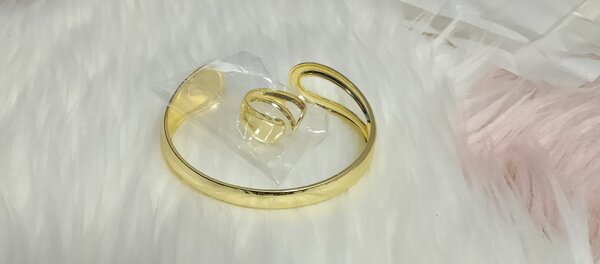 Bracelet et Bague Dorés Élegants