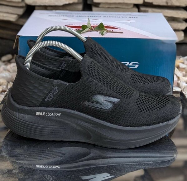 Skechers  Baskets en noir.