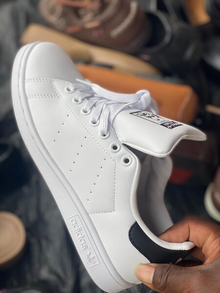 Baskets blanches unisexes élégantes