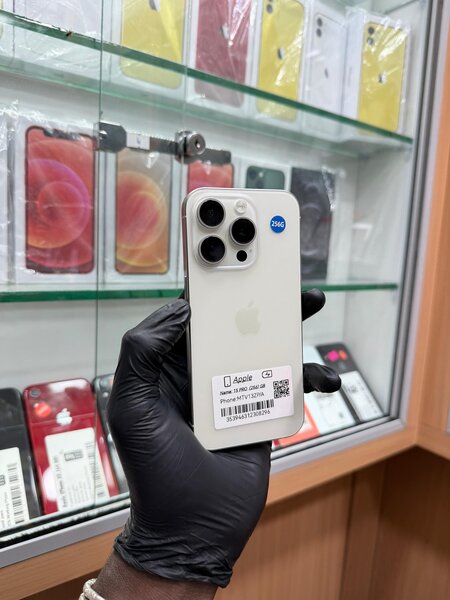 iPhone 15 pro 256Go