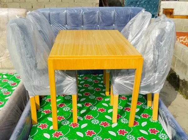 Table et chaises modernes