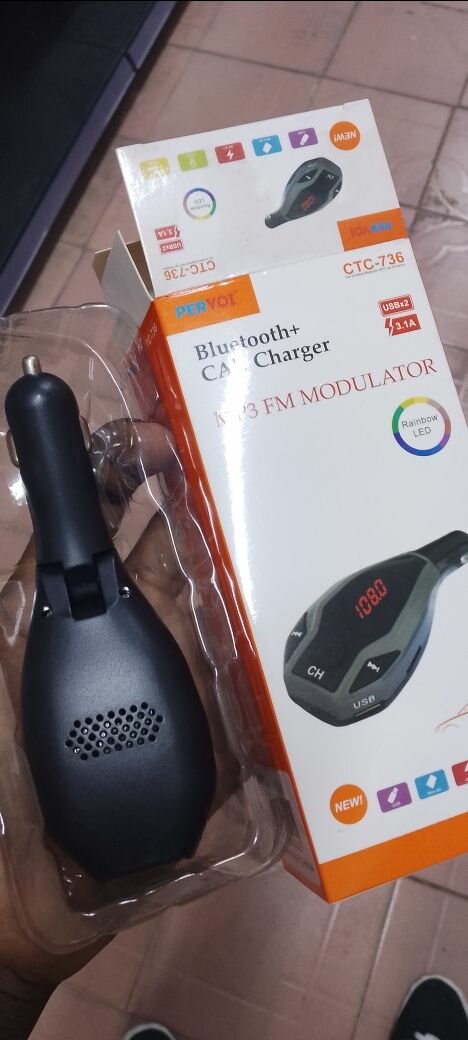 Modulateur FM Bluetooth avec Chargeur Voiture