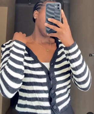  Short knitted cardigan with buttons  size: M/S